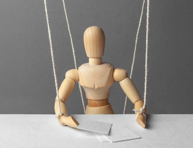 Fake news набирает обороты. Владимир Познер и Ник Гоуинг обсудят проблему дезинформации в интернете на Cyber Polygon 2020